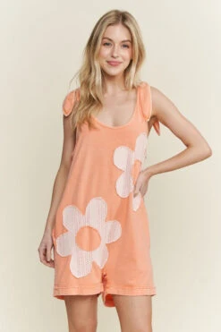 Lace Flower Patch Romper -Women Fashion 23189026 d2fcf6bd 856a 41c2 a9bc 70eb7aefbf04