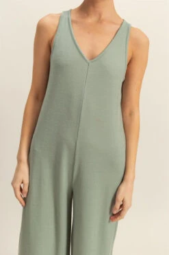 Sleeveless V Jumpsuit -Women Fashion f3985ac0 d2a2 41bc b1a7 15db4135fca0